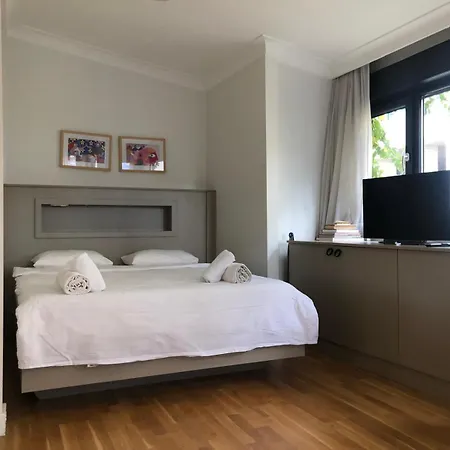 Apartment Safest Area In 4 *